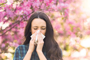 OBRATITE PAŽNJU NA SIMPTOME! Razlika između kovida-19 i alergije