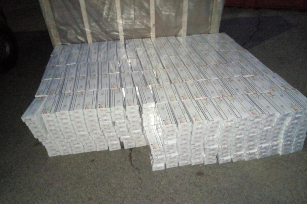 ZAPLENA CIGARETA U KRALJEVU: Policija oduzela 15.500 paklica vrednih oko 3,3 miliona dinara