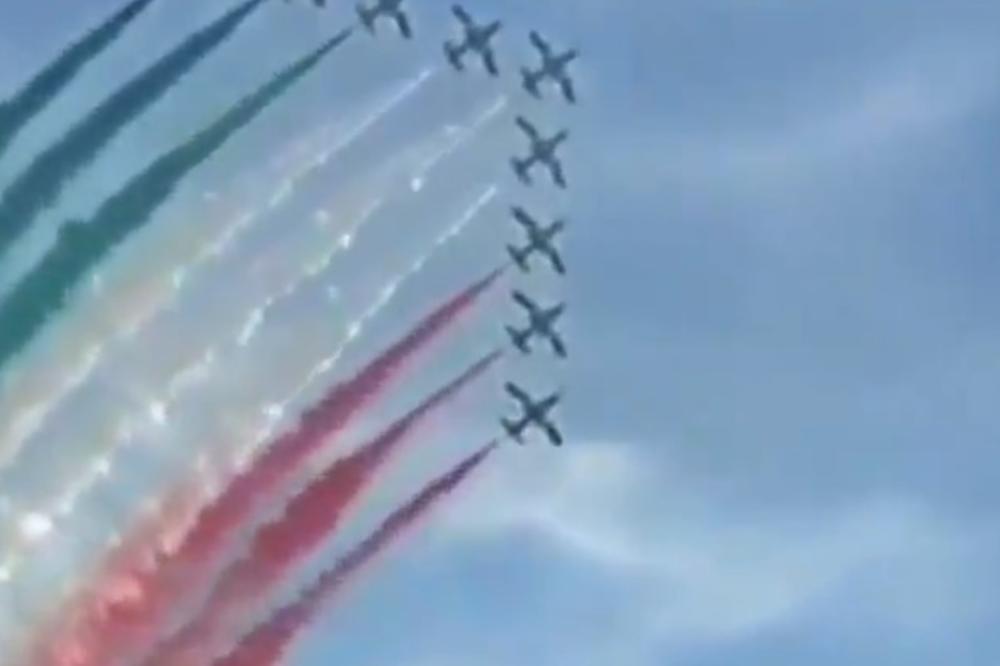 NEBESKA PORUKA HRABRI ITALIJANE: Avio akrobate izvele predstavu koja je oduševila i Trampa (VIDEO)