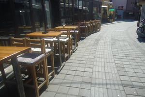 U VRANJU NOVA PRAVILA ZBOG KORONE: Zabranjene bašte kafića i vanpijačna prodaja, a ovo će morati da rade vozači (FOTO)