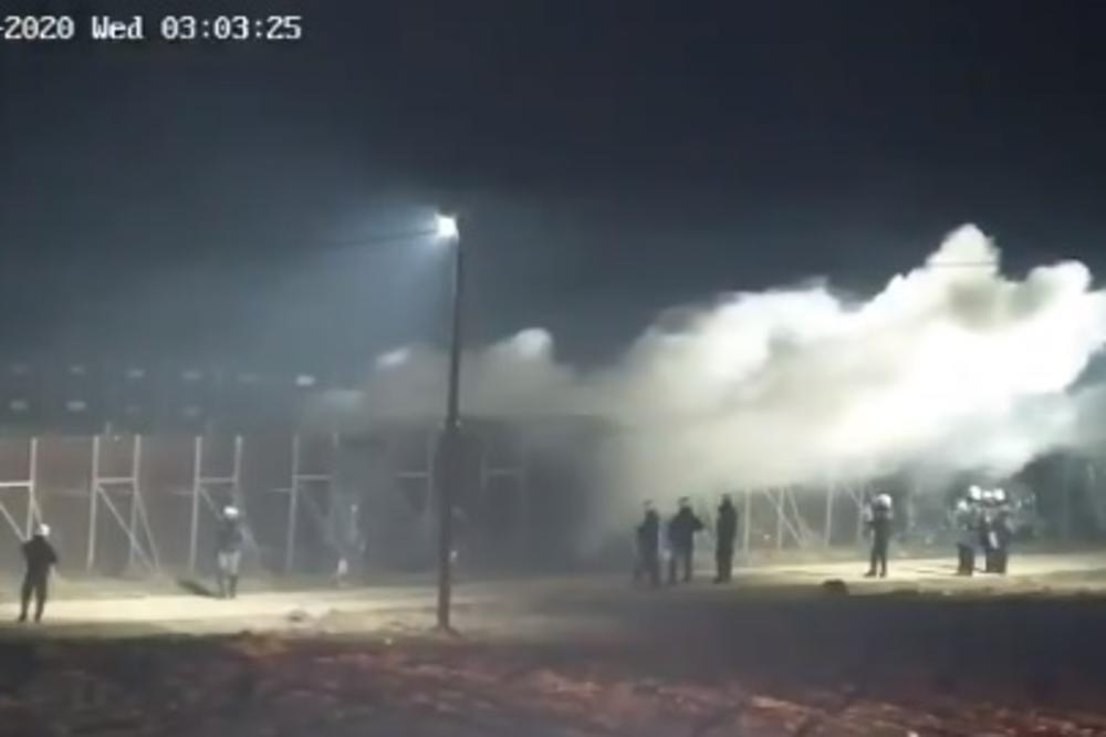 HAOS NA GRČKO-TURSKOJ GRANICI: Više od 500 migranata pokušalo da sruši graničnu ogradu! Suzavac sa obe strane! (VIDEO)