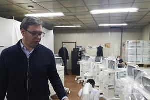 BORIĆEMO SE I POBEDIĆEMO: Vučić objavio lepu vest! U Klinički centar stigli novi respiratori (FOTO)