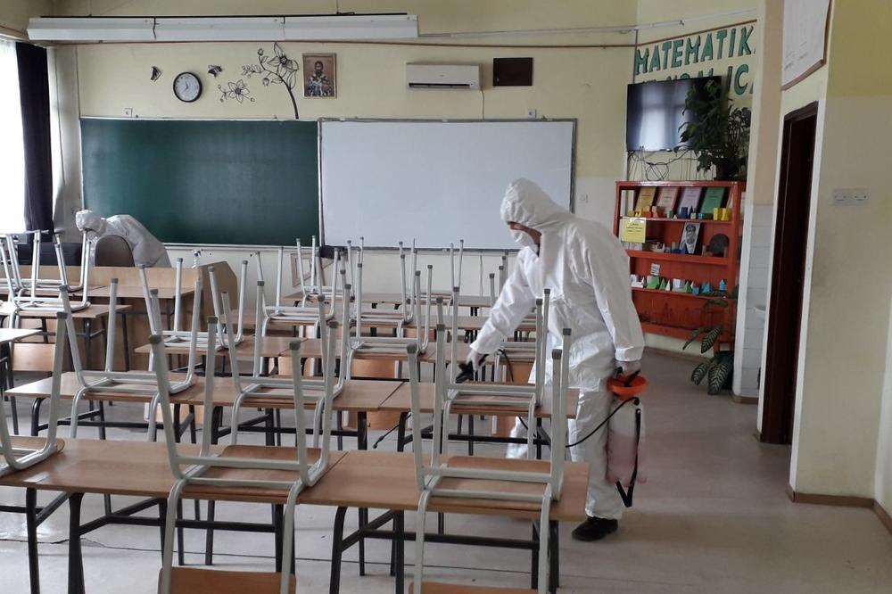 BRITANSKI SOJ ISPRAZNIO ŠKOLE: Učionice širom Srbije prazne, srednjoškolci uče od kuće, a osnovci po posebnom sistemu