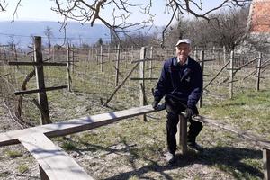 RADOVAN IZ TATINCA KOD UŽICA NE IZLAZI IZ NJIVE: Poštujemo sve što od nas traže, ali malina ne može da čeka FOTO