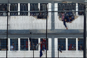 KRVAVA POBUNA U KOLUMBIJI: Poginula 23 zatvorenika u Bogoti, 83 povređeno! Pogledajte pucanje po krovovima zatvora!
