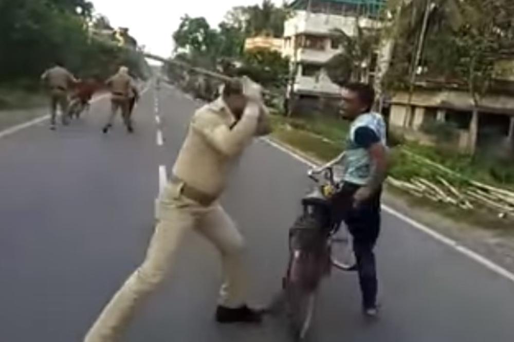ODRAŠE IH OD BATINA! Policajci u Indiji uzeli MOČUGE u ruke, pa UDRI po svima koji krše policijski čas (VIDEO)