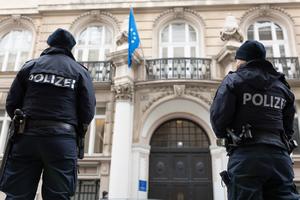AKCIJA NA SEVERU AUSTRIJE: Policija pratila dvojicu sumnjivih Srba, MUNJEVITO UHAPŠENI ZBOG OVOGA