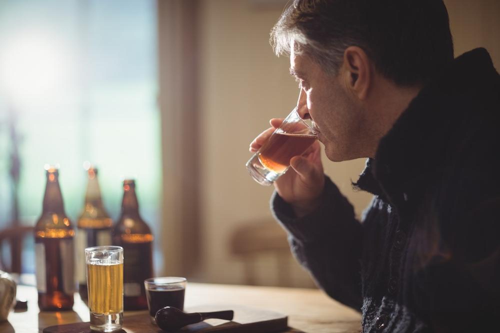 Muškarci piju osam puta više od žena