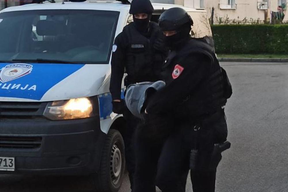 ŠETAO S PUŠKOM ZA VREME POLICIJSKOG ČASA: Zaječarac (49) sa terase gađao flašama policajce pa uhapšen