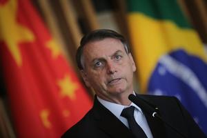 BOLSONARO NA STRANI KORONE Predsednik Brazila napao čelnike koji brane ljudima da idu na plaže: Pa nismo u DIKTATURI!