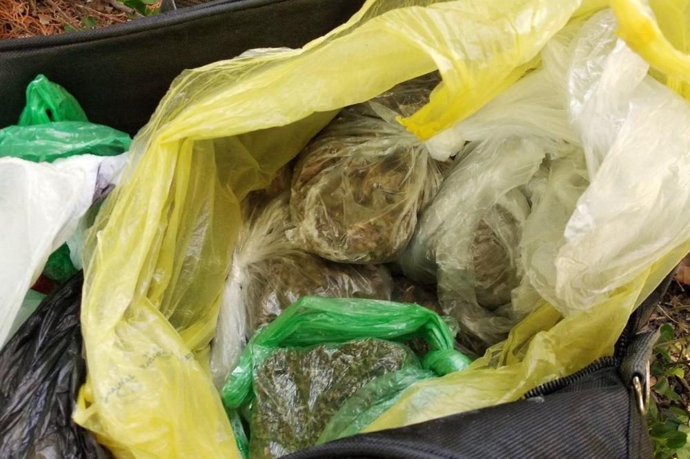 AKCIJA MUP: Uhapšene tri osobe među kojima i jedan policajac kod kojih je pronađeno 112 kilograma marihuane