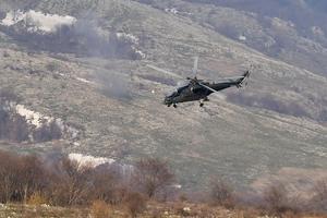 VOJSKA SRBIJE DIGLA HELIKOPTERE: Posade Mi-35 gađale su zemaljske ciljeve protivoklopnim vođenim RAKETAMA! FOTO