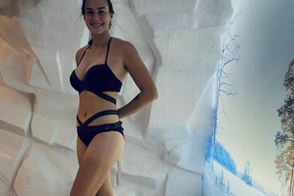 BELORUSKINJA RAZBILA INTERNET: Trenutno 11. teniserka sveta pozirala u toplesu! Golim grudima je zagolicala maštu FOTO