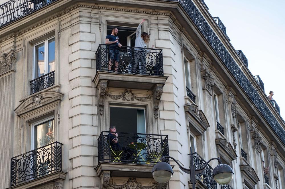BALKONSKA POLICIJA Ljudi širom Evrope masovno prijavljuju svoje komšije: Vidi ti njih, šetkaju se dok su ostali kod kuće