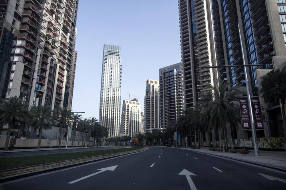 MUŽ, DVE SUPRUGE I POLICIJSKI ČAS: Velike muke stanovnika Dubaija gde zabrana kretanja važi 24 sata (VIDEO)