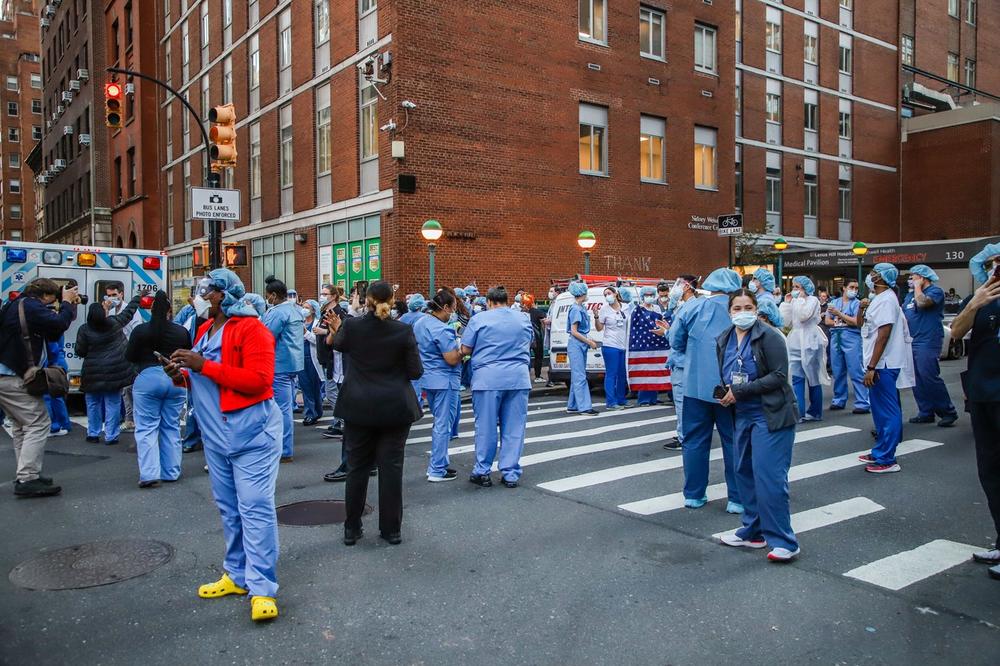 BORBA PROTIV KORONE U NJUJORKU: Gradonačelnik traži kabanice za zaštitu lekara od virusa, bolnicama nedostaje oprema
