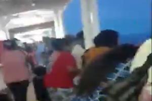 DRAMA NA TRAJEKTU U INDONEZIJI: Nekoliko putnika skočilo u more iz straha da su članovi posade zaraženi KORONOM (VIDEO)