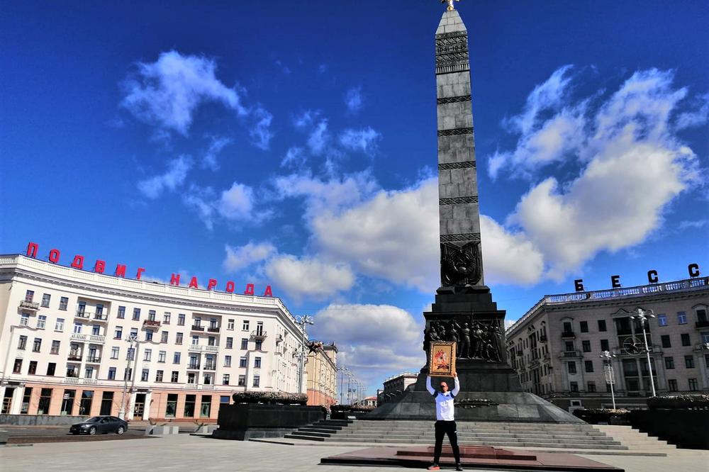 ALEKSANDAR NOSI PUTINU IKONU SVETOG ĐORĐA: Korona ga je zaustavila u Belorusiji, a tu je doživeo ŠOK!