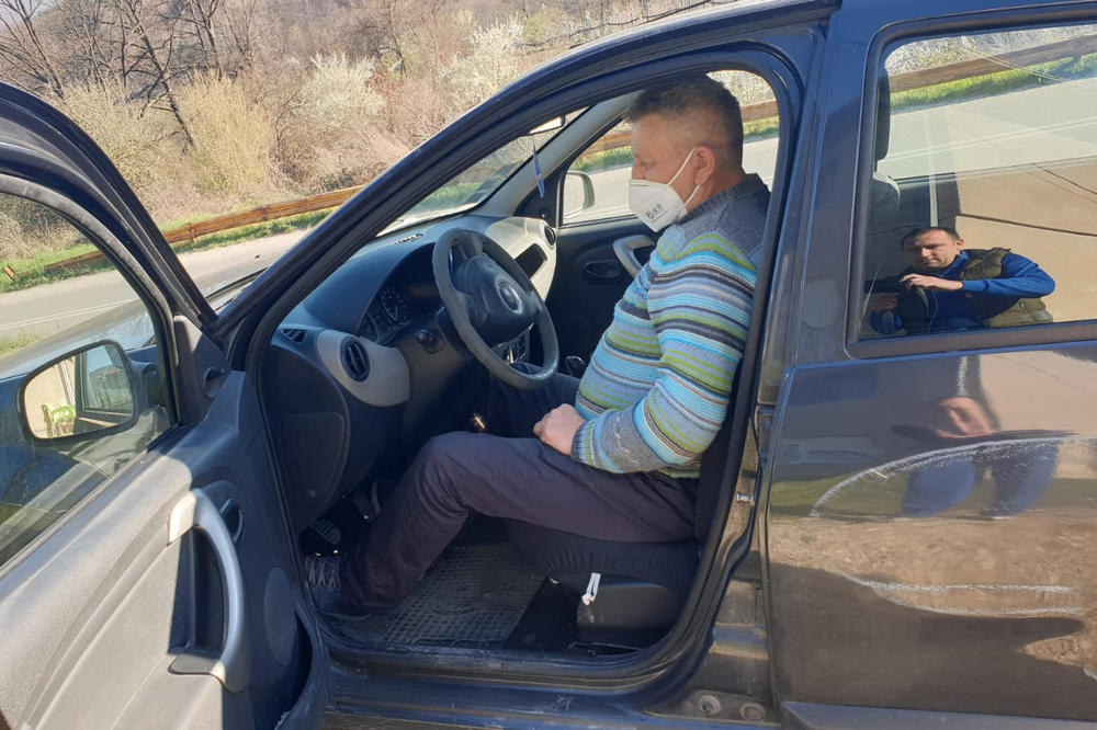 DOBROVOLJNO U ŽARIŠTU KORONE: Andri je istekao ugovor, a prijavio se da volontira kao vozač sanitetskog vozila