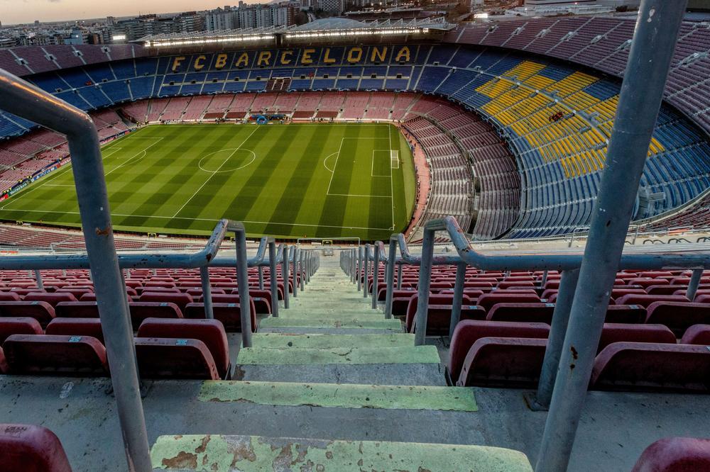 FINANSIJSKO I MORALNO PROPADANJE VELIKANA: Kriza rukovodstva u fudbalskom klubu Barselona (FOTO)