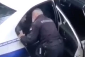 MUP POVODOM INCIDENTA NA VRAČARU: Ispitaćemo postupak policajca prema uhapšenom (43)