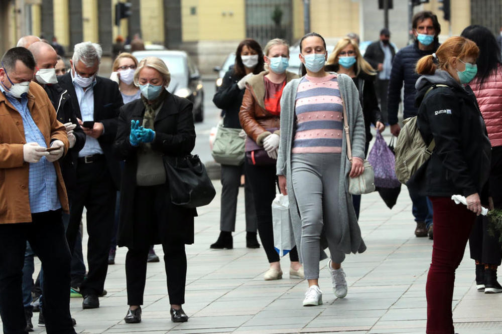 REKORDAN BROJ NOVOZARAŽENIH KORONOM U BIH: Ulice Sarajeva pune ljudi, retki nose zaštitnu masku