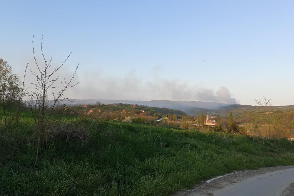 KATASTROFA KOD MLADENOVCA: Ceo dan gori deponija, na licu mesta deset vatrogasnih vozila