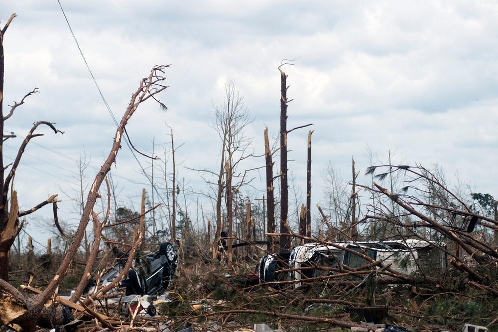 STRAVIČNO NEVREME U SAD: Najmanje šestoro poginulo, više desetina ljudi povređeno u naletima tornada