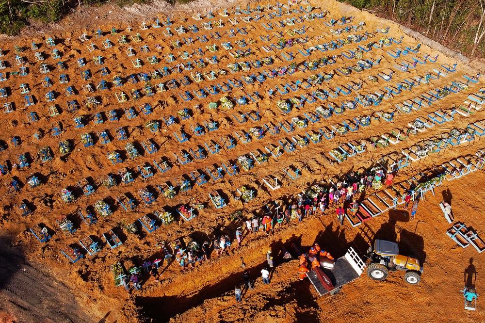 JUŽNA AMERIKA NA UDARU KORONE: Brazil preti da postane novo svetsko žarište, preminule sahranjuju u masovnim grobnicama
