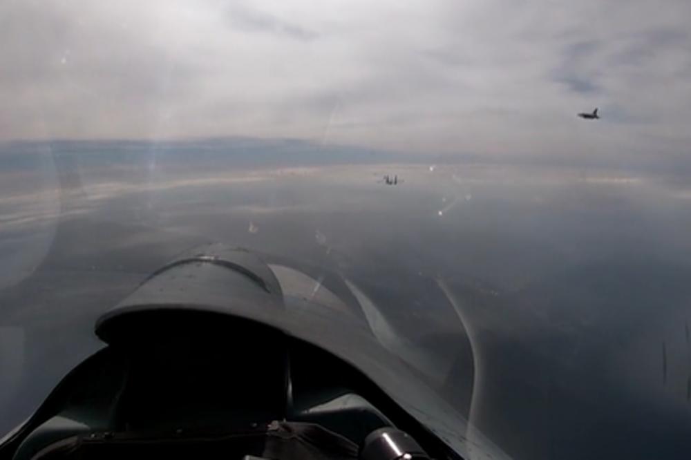RUSIJA SUHOJIMA OTERALA F-16: Samo su se okrenuli i otišli! Novi okršaj iznad Baltika (VIDEO)