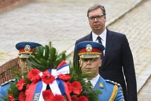 VUČIĆ U SREMSKOJ MITROVICI Predsednik položio venac u Spomen-parku: Genocid nad Srbima ne sme da se zaboravi