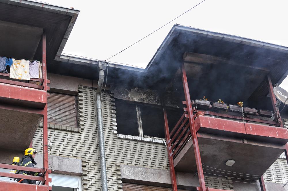 UŽASAN POŽAR U NOVOM PAZARU: Izgorela dva stana u naselju Lug, starija žena pronađena mrtva (FOTO)