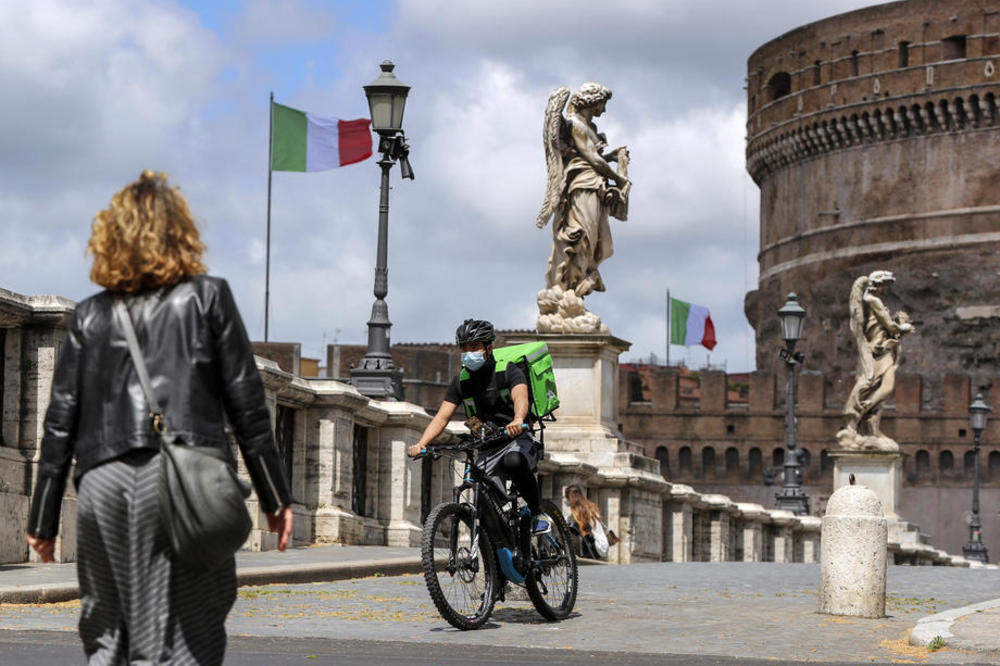 ITALIJANSKI STRUČNJACI PORUČILI: U pet regiona u zemlji pojačati mere distanciranja