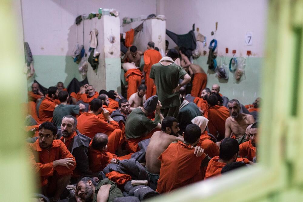 BLINKEN: Situacija sa 10.000 zatvorenika iz ISLAMSKE DRŽAVE je neodrživa. Sve zemlje treba da prihvate svoje!