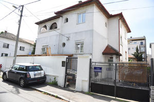 KURIR NA LICU MESTA Ovo je kuća u čijem dvorištu je odjeknula BOMBA! Dejan Ćira Popovac opet na meti napadača (FOTO)