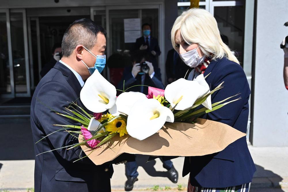 MIHAJLOVIĆEVA DANAS PUNI 50 GODINA:Prvi poklon dobila od direktora Kineske železnice, ministri i saradnici poslali cveće