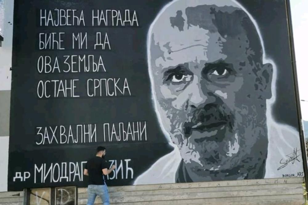 PALE NISU ZABORAVILE LEKARA HEROJA: Legendarni hirurg Miodrag Lazić dobio veliki mural u centru grada
