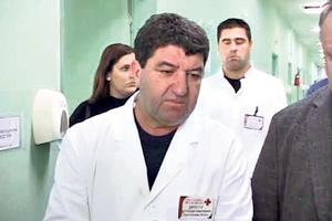 DR DIMITRIJEVIĆ ZA KURIR: Kovid pacijent (48) razbio ogledalo i pokušao da se ubije SEKUĆI SE PO CELOM TELU!