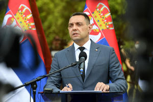 OGLASILI SE IZ MINISTARSTVA ODBRANE: Vučić naredio upotrebu dela vojske u Šidu, obezbeđivaćemo centre za migrante