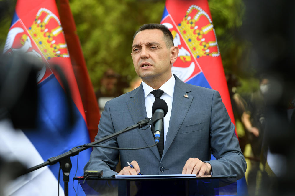 OGLASILI SE IZ MINISTARSTVA ODBRANE: Vučić naredio upotrebu dela vojske u Šidu, obezbeđivaćemo centre za migrante