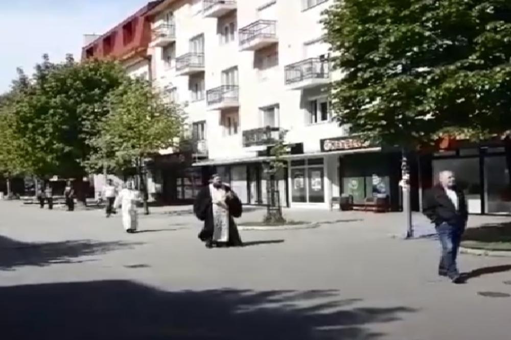 MILO IH NIJE UPLAŠIO: Uprkos prijavama sveštenici SPC i danas kadili ulice Berana (VIDEO)