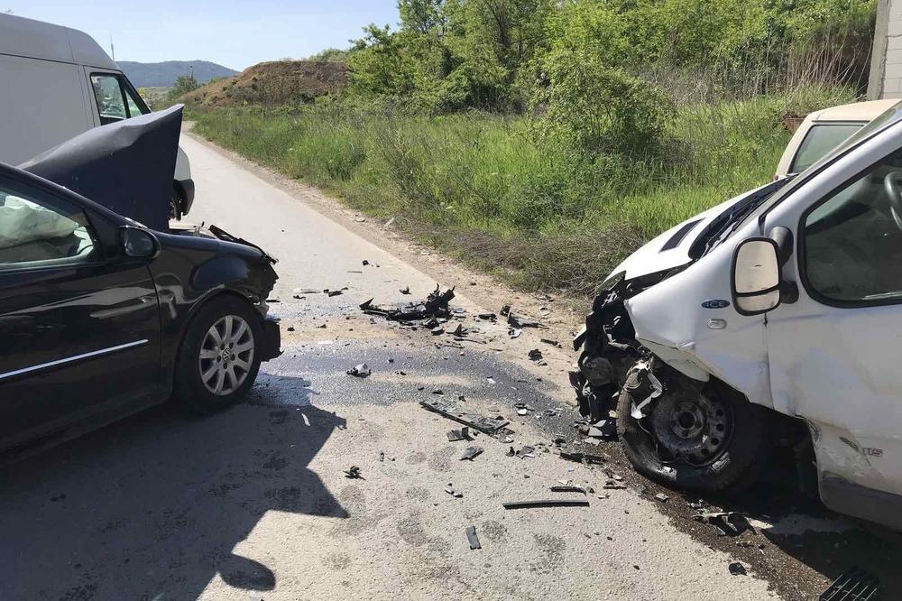 TRAGEDIJA Saobraćajna nesreća u tunelu ka Rakovici, 1 nastradali, vatrogasci izvlače telo iz smrskanog auta