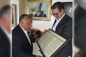 POKLON PUN SIMBOLIKE! Evo šta je predsednik Vučić poklonio mađarskom premijeru Orbanu (FOTO)