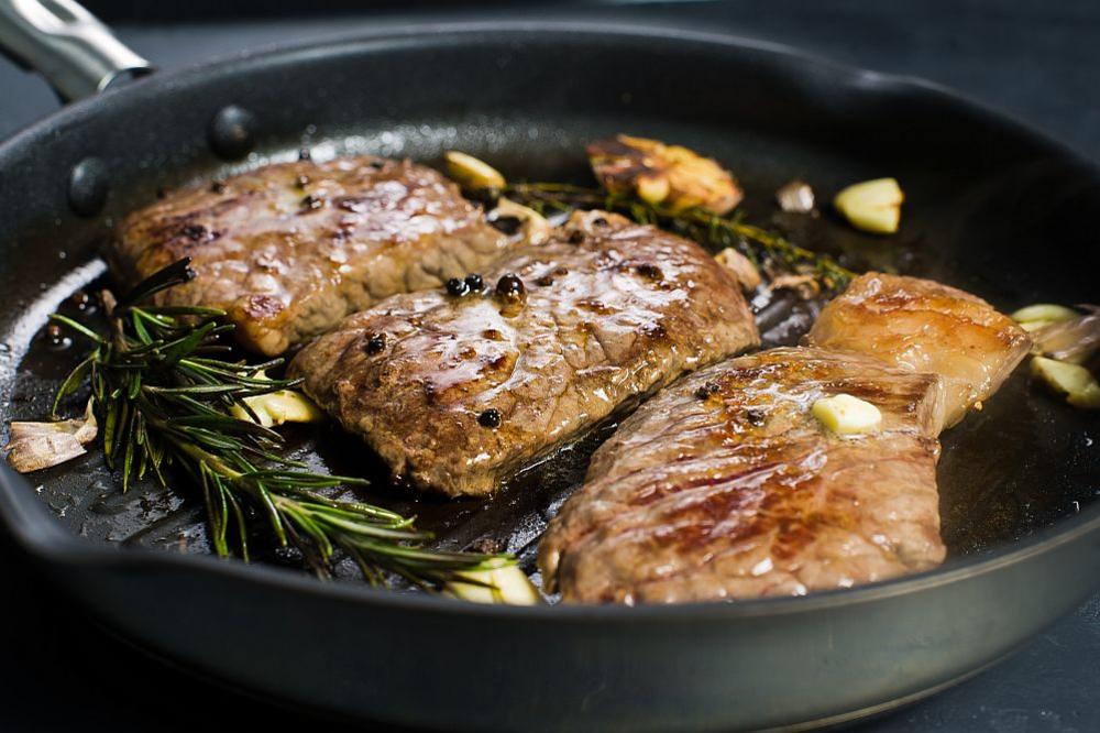 NAJBOLJA JUNETINA ZA CARSKI RUČAK: ovo je meso bolje i od pečenja! (RECEPT)