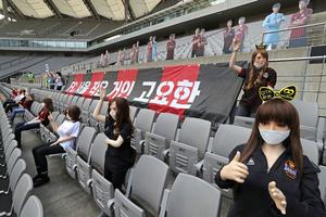 LUTKE ZA ODRASLE ĆE IH SKUPO KOŠTATI: Disciplinski postupak protiv Seula zbog "navijača" na tribinama (FOTO)