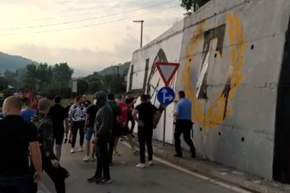 SUKOB DELIJA I GROBARA OKO GRAFITA: Pogledajte šta se dešavalo! Intervenisala i policija (VIDEO)