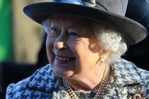 KRALJICA POZITIVNA NA KOVID: Elizabeta II ima blage simptome, nastavlja sa obavezama u Vindzoru