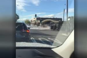 AUTOM UDARIO U PRODAVNICU MUSLIMANSKE ODEĆE U SIDNEJU: Naglo ubrzao, pa uleteo u lokal, povređeno 12 ljudi (VIDEO)