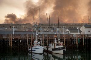 STRAVIČAN POŽAR U ISTORIJSKOM DELU SAN FRANCISKA: Vatra progutala četvrtinu Ribarskog pristaništa, evakuisani posetioci