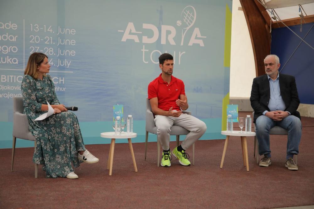 ĐOKOVIĆ I UČESNICI TURNIRA UVEĆALI NAGRADNI FOND: Adria Tour donirao 50.000 evra Teniskom savezu Srbije